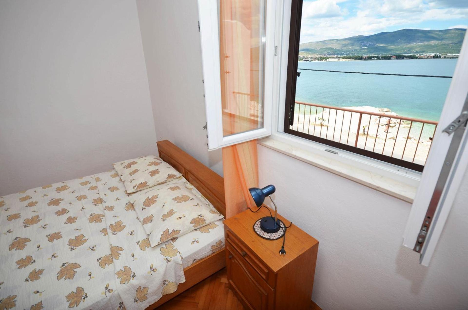 Apartment Andja - 5 M From The Beach Trogir Exterior photo