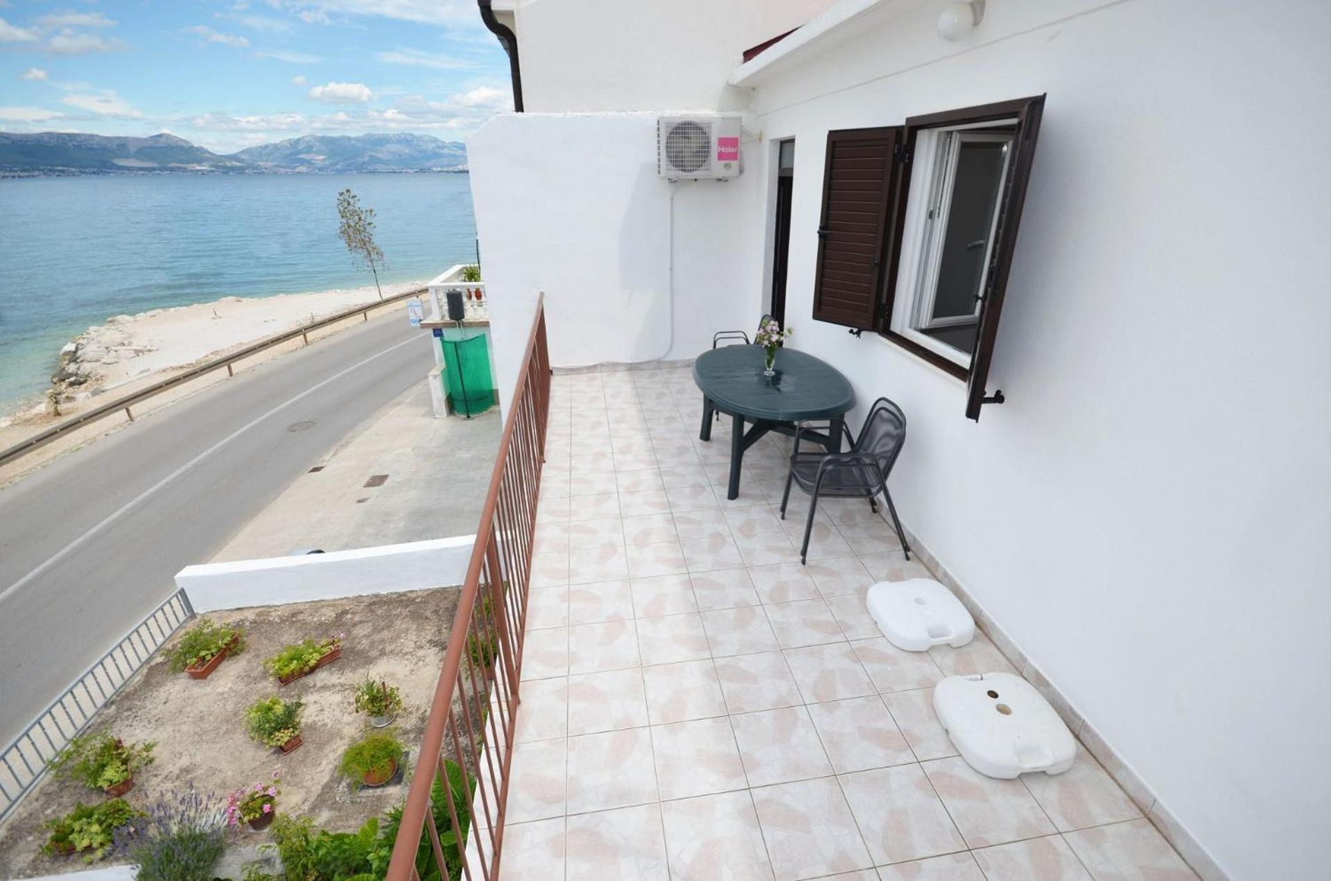 Apartment Andja - 5 M From The Beach Trogir Exterior photo